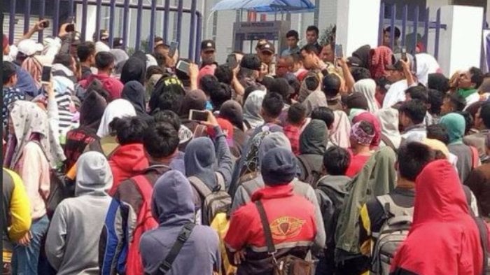 Sarinah Berjuang Agar Wanita Hamil Jangan Dipaksa Kerja oleh Pabrik