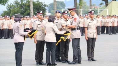 Anak Tukang Tempe Jadi Lulusan Terbaik Bintara Polri