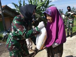 Pusdikkowad Peduli Covid-19, Bagikan Sembako di wilayah Lembang  