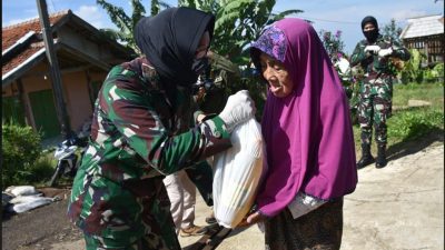 Pusdikkowad Peduli Covid-19, Bagikan Sembako di wilayah Lembang  