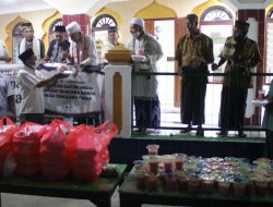 BPKH RI – NU Care Salurkan Makanan Berbuka dan Sahur Bagi Korban Badai Siklon Seroja di NTT