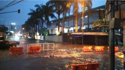 Bandung Raya Dikepung Banjir dari Segala Penjuru, Lembang Longsor