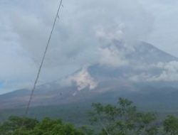 Gunung Semeru Kembali Luncurkan Awan Panas