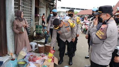 Kapolres Demak Blusukan Pantau Penjualan Minyak Goreng