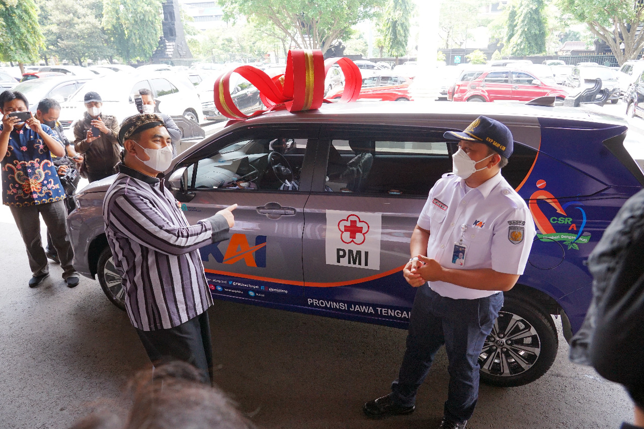 Satu Mobil untuk PMI Jateng dari KAI