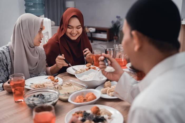 Kendalikan Makan Minum Saat Lebaran Agar Kesehatan Tetap Terjaga