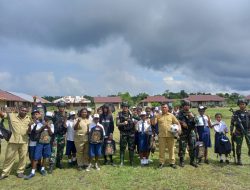 Tingkatkan Motivasi Belajar, Satgas Yonif 126/KC Bagikan Perlengkapan Sekolah dan Sarana Olahraga Kepada Siswa-Siswi Perbatasan