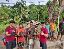 Sambil Menjaga Kebugaran, Satgas Yonif 126/KC Bagikan Sembako Kepada Masyarakat Perbatasan Papua