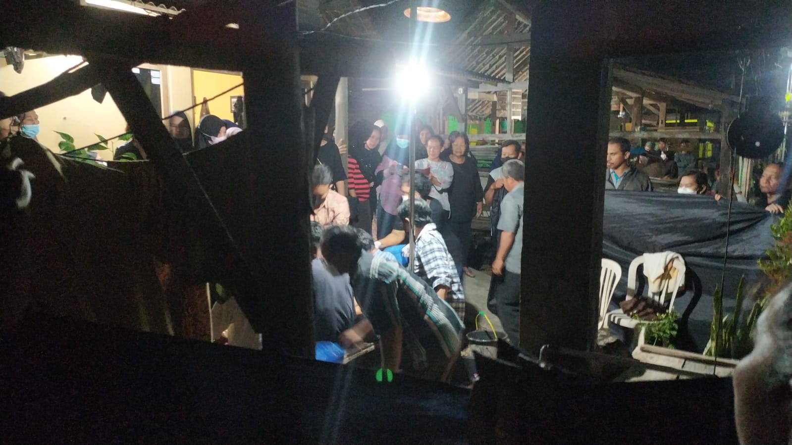 Pemuda Tewas Dalam Bus, Gegerkan Seisi Penumpang Pemuda Tewas Dalam Bus, Gegerkan Seisi Penumpang