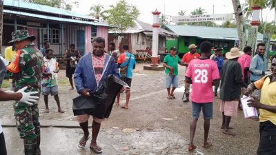 Jaga Kebersihan Kampung, Satgas TMMD Reg Ke-114 Ajak Masyarakat Bersihkan Kampung