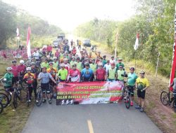 Meriahkan HUT RI Ke-77, Danrem 174/ATW Gowes Bersama Komunitas Sepeda Merauke