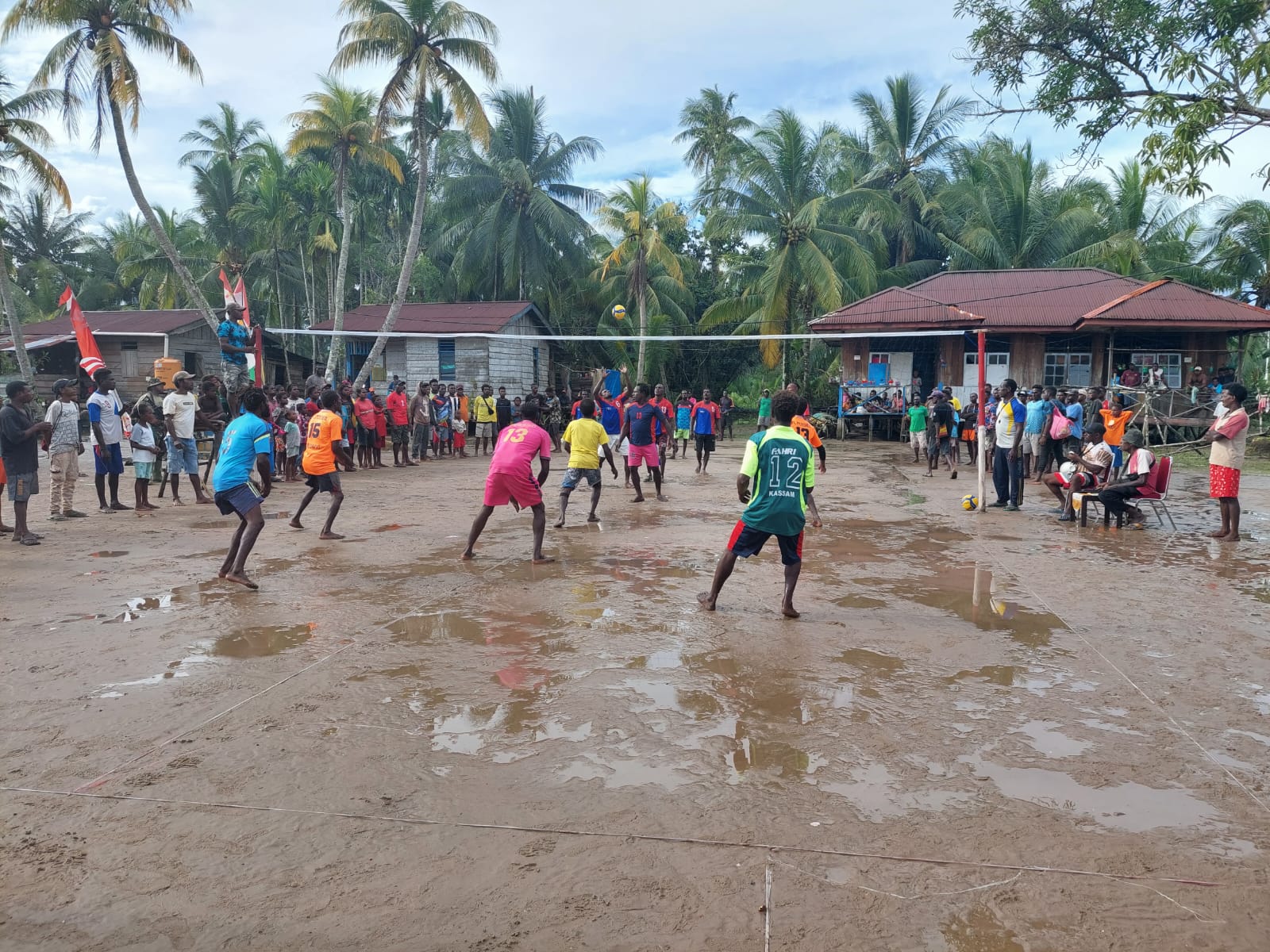 Memeriahkan HUT Kemerdekaan RI Ke-77, Satgas TMMD Ke-114 Kodim 1710/Mimika Gelar Perlombaan Voli