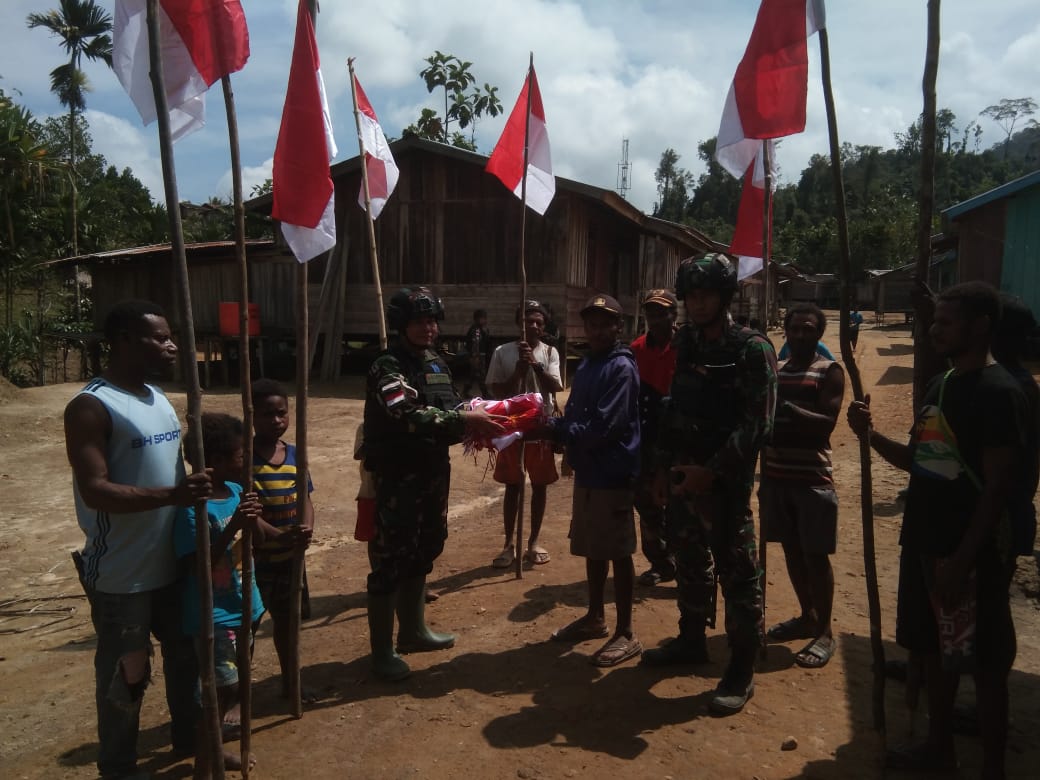 Kibarkan Bendera Merah Putih Diujung Perbatasan