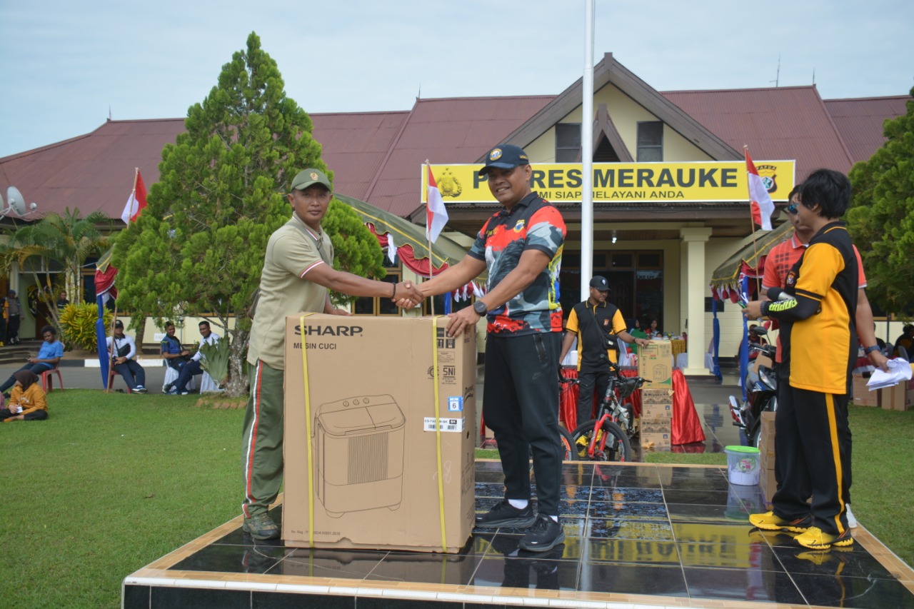 Wujudkan Sinergitas TNI-Polri, Danrem 174/ATW Merauke Laksanakan Jalan Santai Dan Senam Bersama TNI-Polri