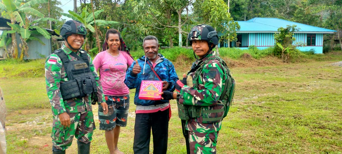 Dekat Dengan Masyarakat Papua, Satgas Pamtas Yonif Raider 142/KJ Kedepankan Komsos