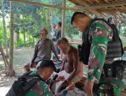 Peduli Kesehatan, Satgas Yonif 126/Kala Cakti Lakukan Door To Door