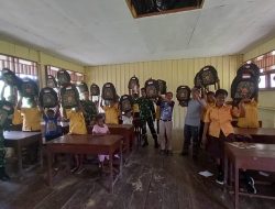 Membawa Kebahagiaan Bagi Pelajar Papua, Satgas Pamtas Yonif 126/KC Jadi Guru Sekaligus Bagikan Perlengkapan Sekolah