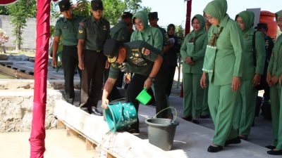 Kasad Sambangi Prajurit di Timur Pulau Sumatera: Beri Bantuan 7 Ponpes dan Anak Stunting