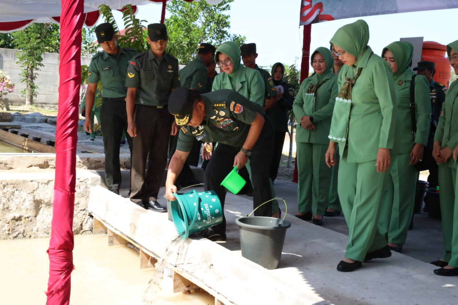 Kasad Sambangi Prajurit di Timur Pulau Sumatera: Beri Bantuan 7 Ponpes dan Anak Stunting