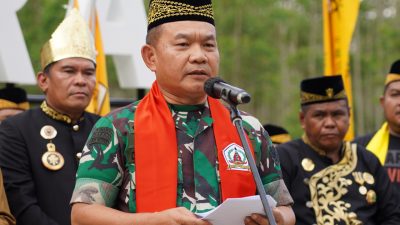 Kasad Tinjau Titik Nol IKN Dianugerahi Gelar Adat Kakah Demong Agung Bela Negara