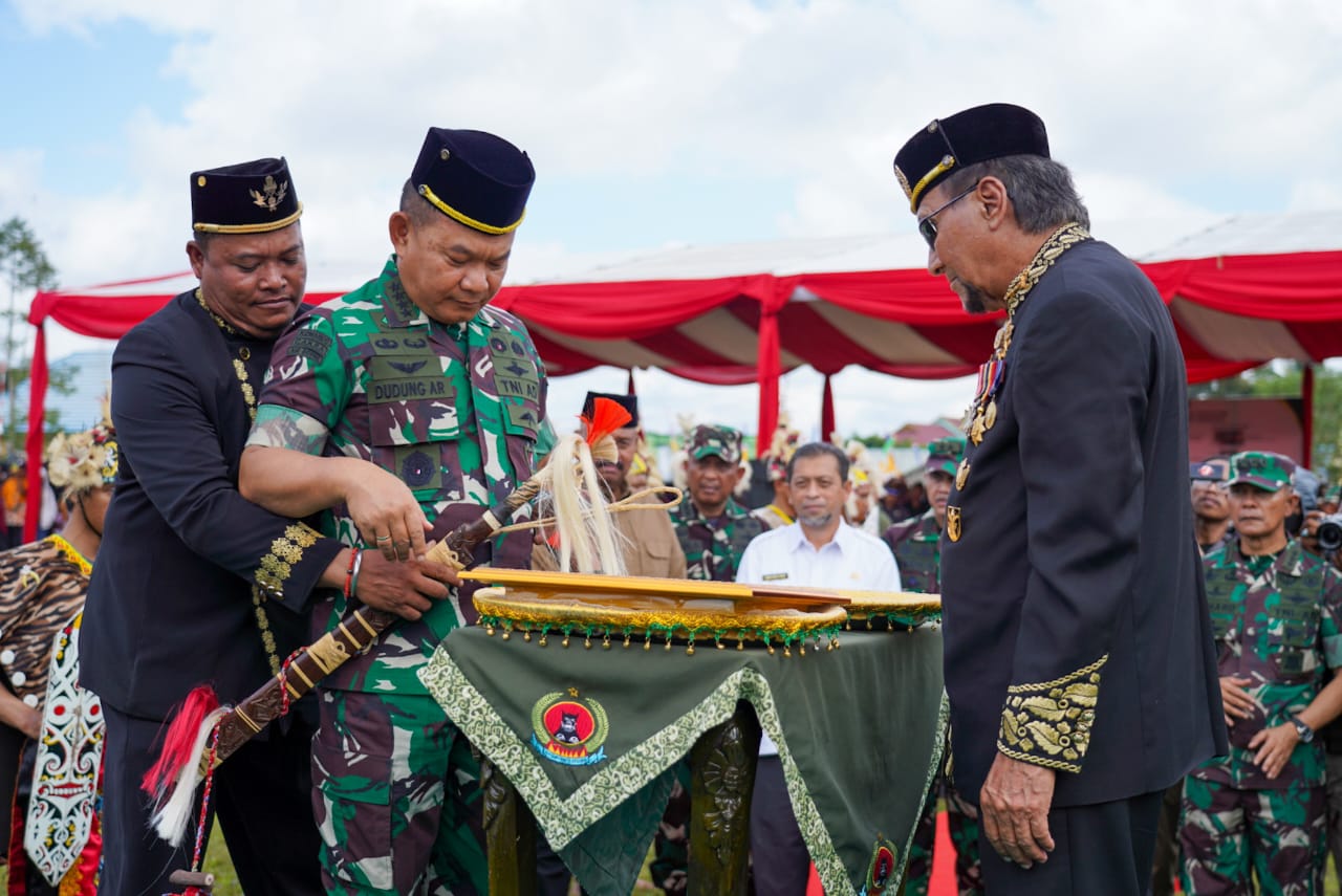 Kembali, Kasad Mendapat Gelar Kehormatan Adat