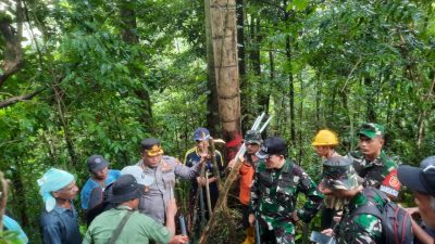 Dansatgas Yonarmed 1 Kostrad Dampingi Dandim 1504/Ambon Dalam Kegiatan Peninjauan dan Penegasan Tapal Batas