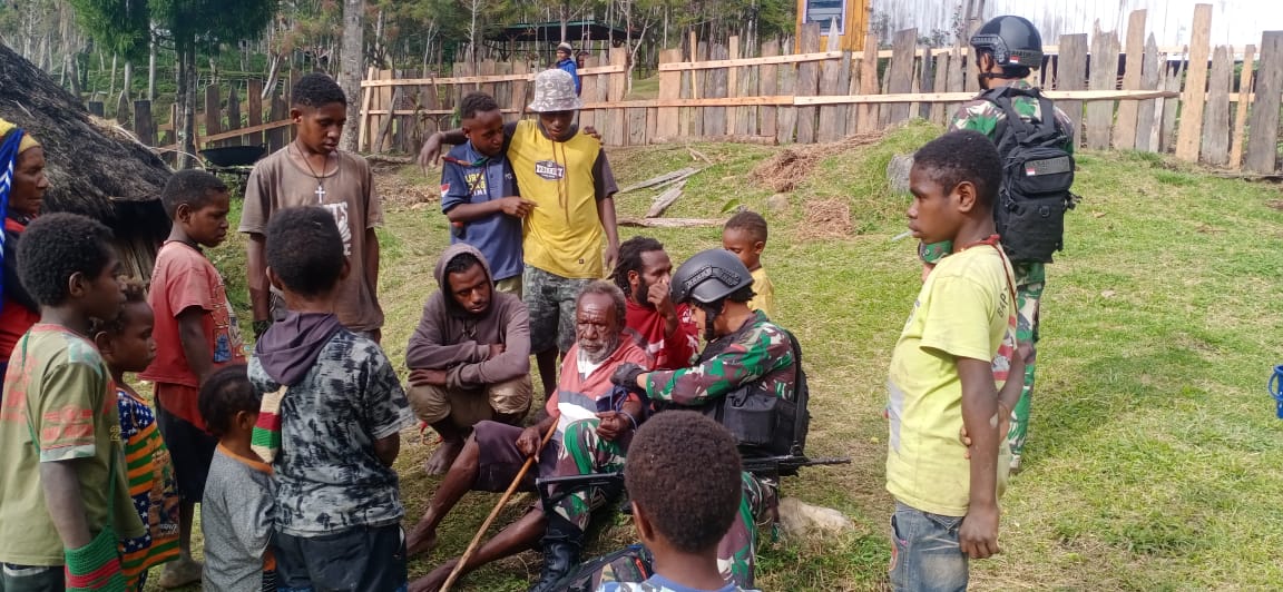 Tim Kesehatan Pos Makki Satgas Yonif Mekanis 203/AK Berikan Pelayanan Kesehatan Di Pegunungan Tengah Papua