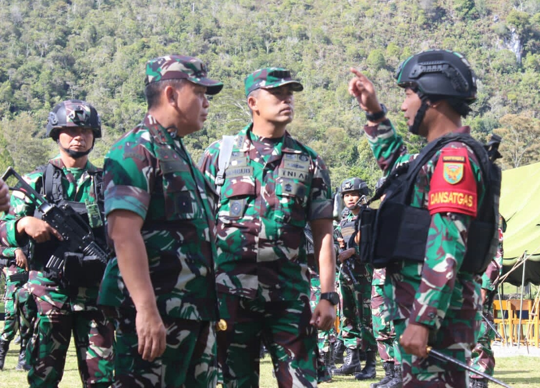 Beri Semangat Kepada Satgas Pamtas Yonif Raider 142/KJ di Papua, Pangdam II/Swj: Apa yang Menjadi Kesulitan Masyarakat Tugas Kita TNI Membantu