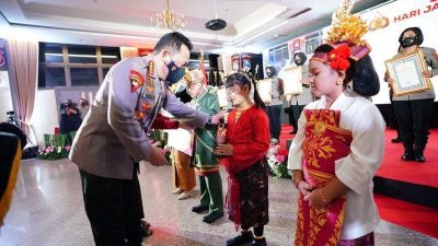 Kapolri Beri Penghargaan Polwan Polda Jatim: Raih Juara II Lomba Video Kreatif Suara Hati Anak Polwan