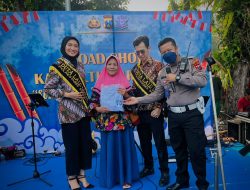 Bidang Humas Polda Jatim dan Satlantas Polrestabes Roadshow Kamseltibcar Lantas di Area Car Free Day