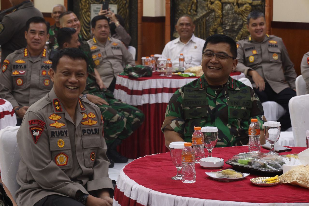 Perkuat Sinegritas TNI-Polri, Kapolda Banten Kunjungi Danrem 064/MY Brigjen TNI Tatang Subarna