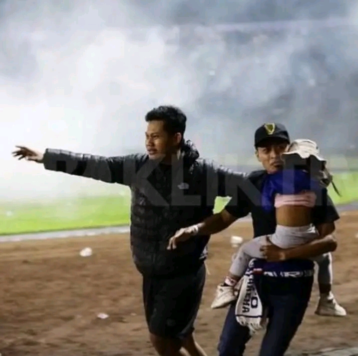 Kerusuhan di Stadion Kanjuruhan Malang Jadi Sorotan Media di Cina Kerusuhan di Stadion Kanjuruhan Malang Jadi Sorotan Media di Cina