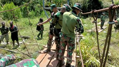 Koramil 1714-02/Ilu Melaksanakan Karya Bakti Dan Bakti Sosial Dengan Masyarakat Di Sekitar Distrik Ilu