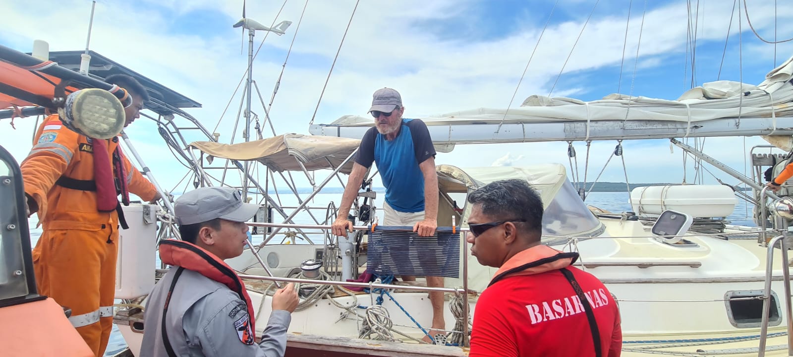 Stasiun Bakamla Kupang Evakuasi Yacht New Zealand Alami Kebocoran