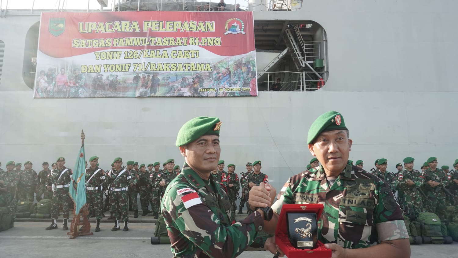 Torehkan Prestasi Dalam Penugasan di Papua, Satgas Pamwiltasrat RI-PNG Yonif 126/KC Dilepas Kasdam XVII/Cendrawasih