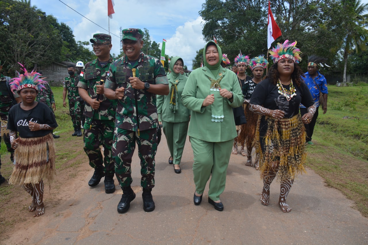 Kunjungan Kerja Di Wilayah Merauke, Pangdam XVII/Cenderawasih Resmikan Pembangunan Gereja Wilayah Perbatasan RI-PNG