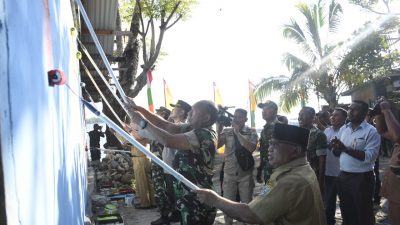 Kodam XVIII/Kasuari Canangkan Pengecatan Kampung Warna Warni