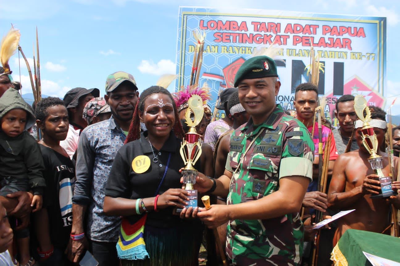 TNI Adalah Kita: Satgas Pamtas Yonif Raider 142/KJ Gelar Lomba Tari Adat Papua