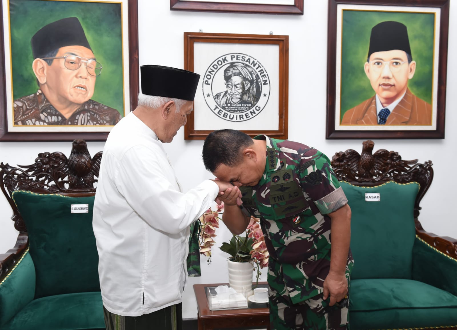 Wujud Penghormatan Kepada Ulama, Kasad Silaturahmi ke Ponpes Tebuireng dan Ziarah Makam Gus Dur