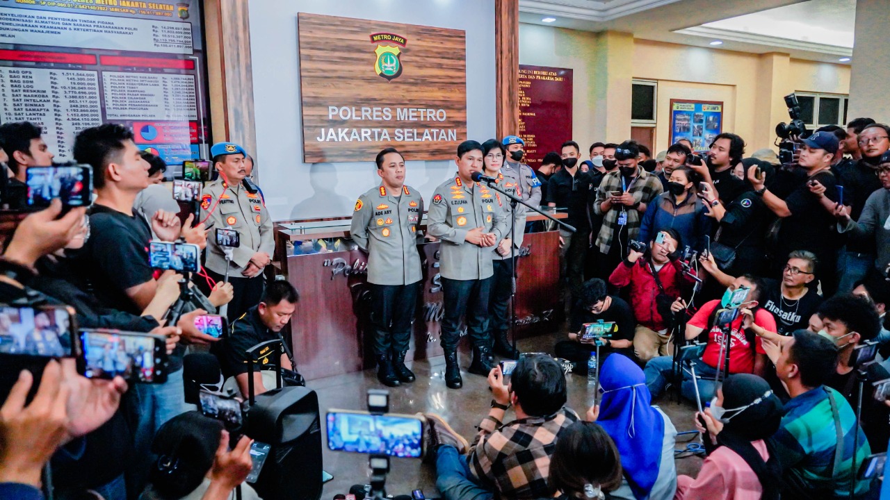 Rizky Billar Ditetapkan Tersangka Kasus KDRT Lesti Kejora Rizky Billar Ditetapkan Tersangka Kasus KDRT Lesti Kejora
