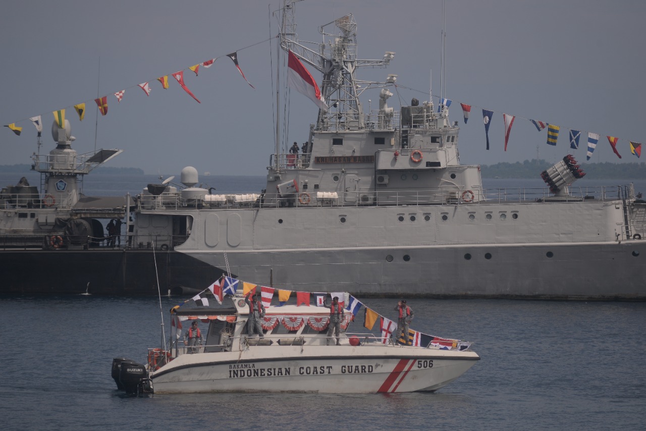 Unsur Patroli Bakamla Meriahkan Festival Bunaken 2022