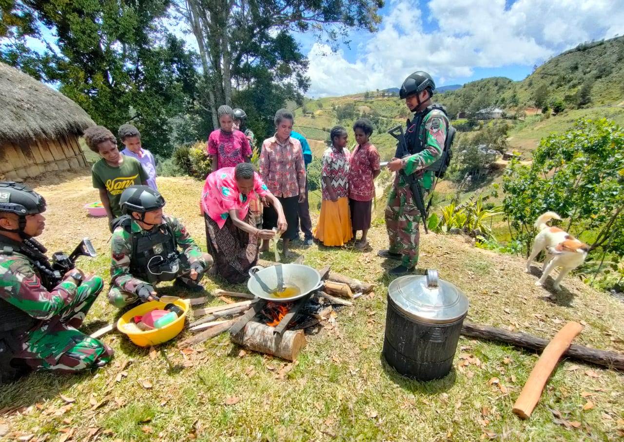 Satgas Yonif Mekanis 203/AK Sukseskan Program Babinsa Masuk Dapur