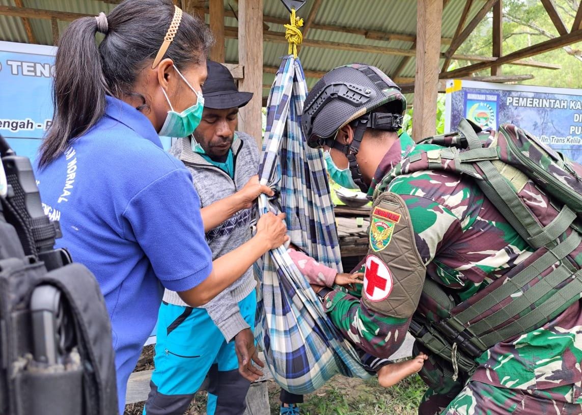 Tingkatkan Mutu Kesehatan Di Papua, Satgas Yonif Raider 142/KJ Bersinergi Dengan Puskesmas Kelila Gelar Imunisasi