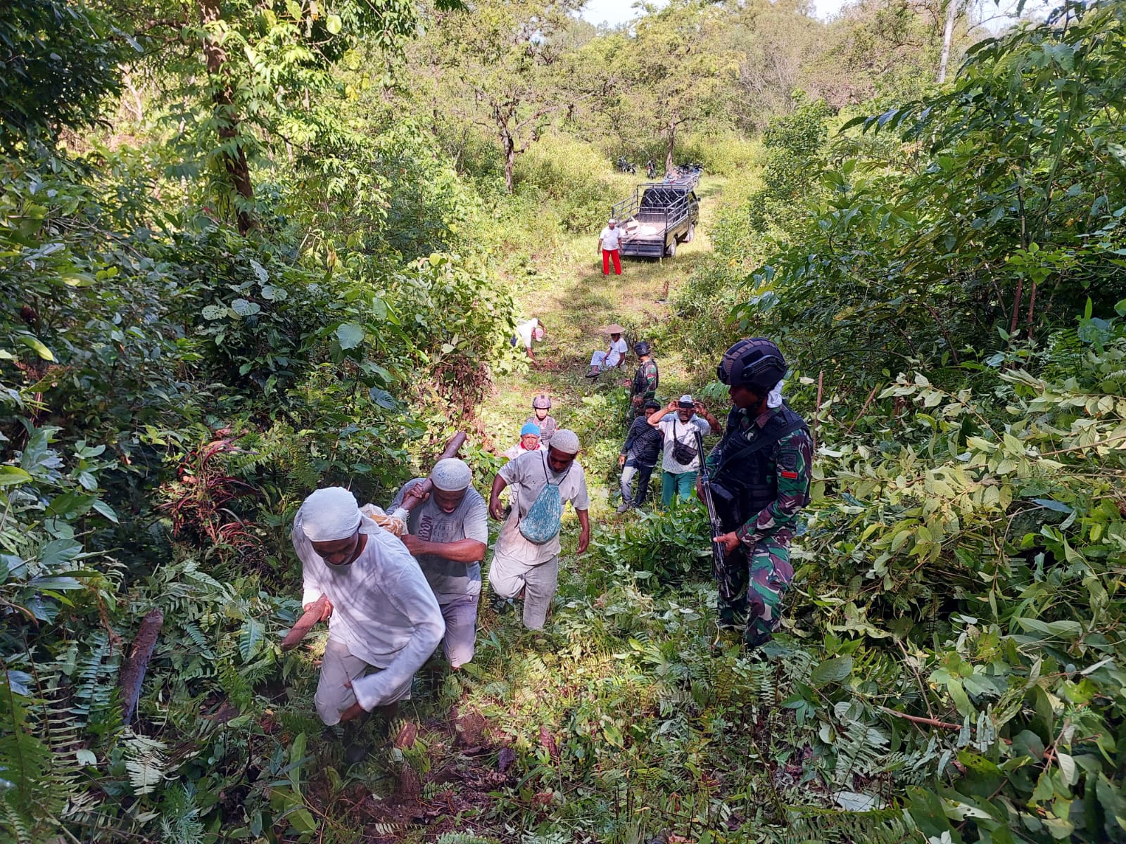 Pengembalian Situs Makam Leluhur Marga Soa Tualeka, Pasukan Ajusta Laksanakan Pengamanan di Pulau Haruku