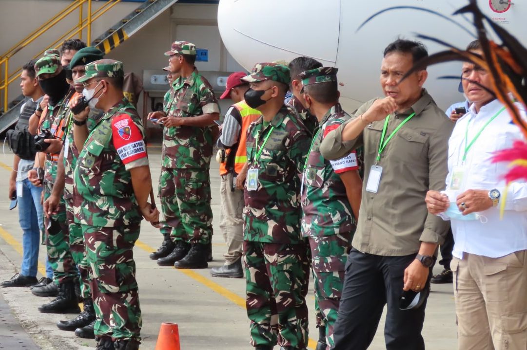 Dandim 1710/Mimika Sambut Kedatangan Wakil Presiden RI Dalam Kunjungannya Ke Wilayah Kab. Mimika