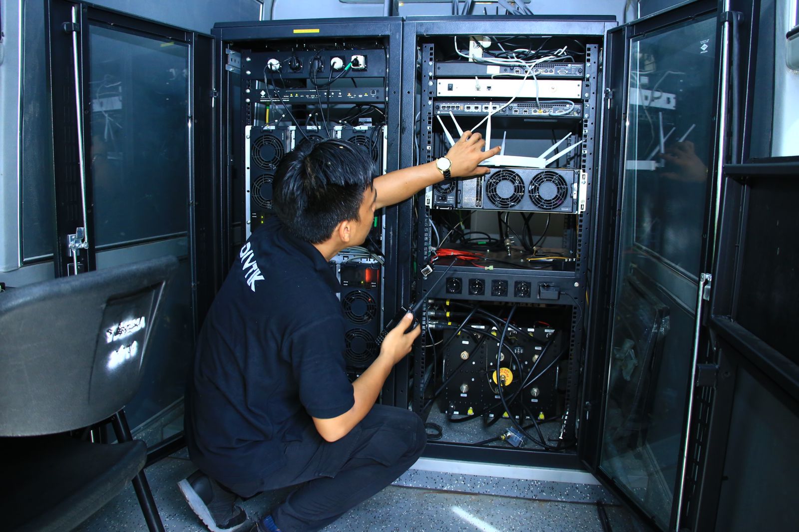 Div TIK Polri Perkuat Sinyal Komunikasi Pengawalan G20 Siagakan Repeater Mobile Titik Blank Spot