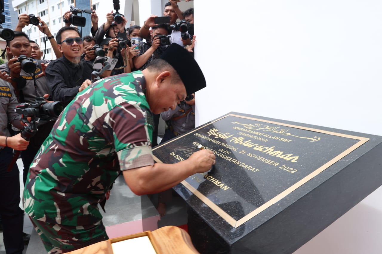 Kasad Resmikan Gedung Siber dan Masjid Abdurachman