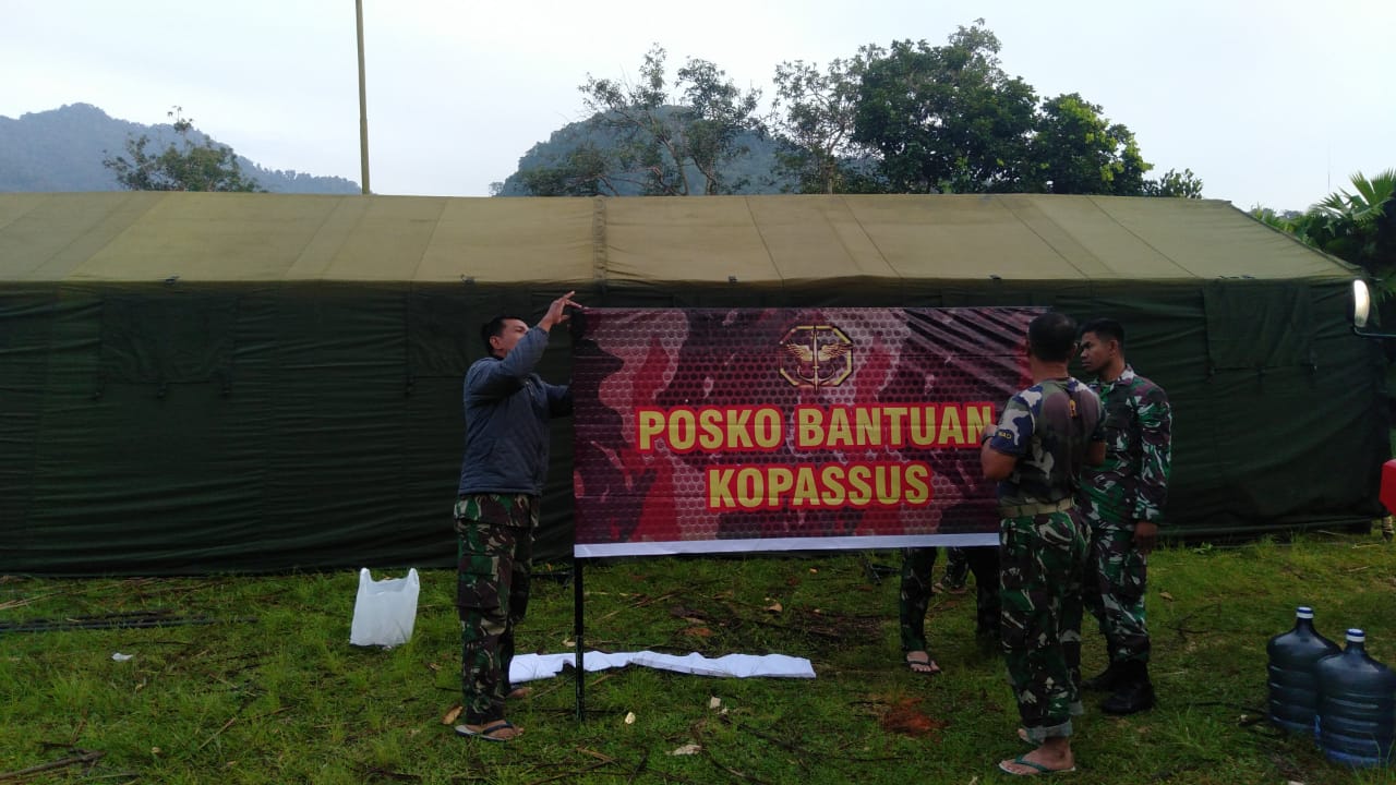 Aksi Gerak Cepat Kopassus Bantu Korban Gempa Bumi di Cianjur