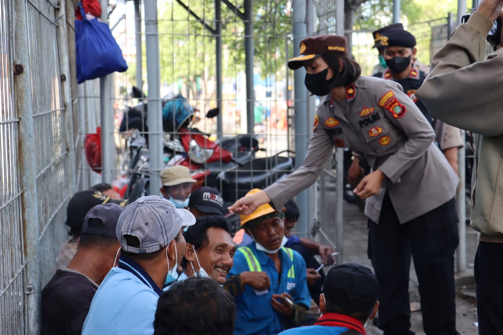 Plt. Kapolres Pelabuhan Tanjung Priok Jaga Kamtibmas dengan Patroli dan Kopi Bareng