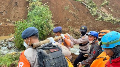 Polri Temukan Lima Jenazah Korban Longsor Cianjur